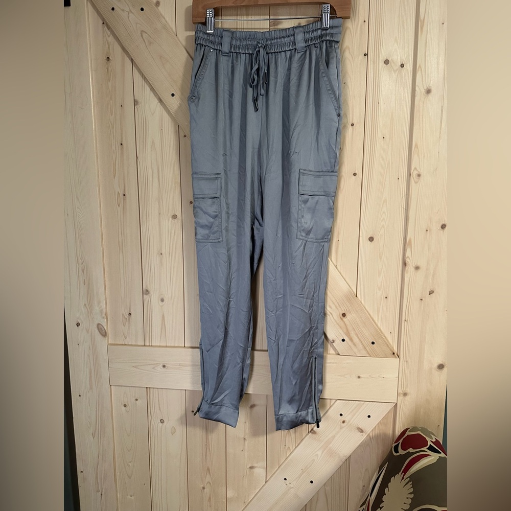 White House Black‎ Market Pant Weekend Satin Jogger NWT Womens 4 silver